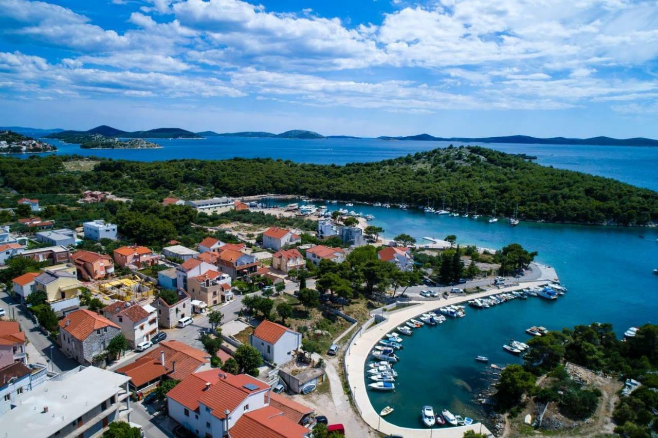 Apartmani Vinko Tribunj-Sovlje Tribalj Esterno foto