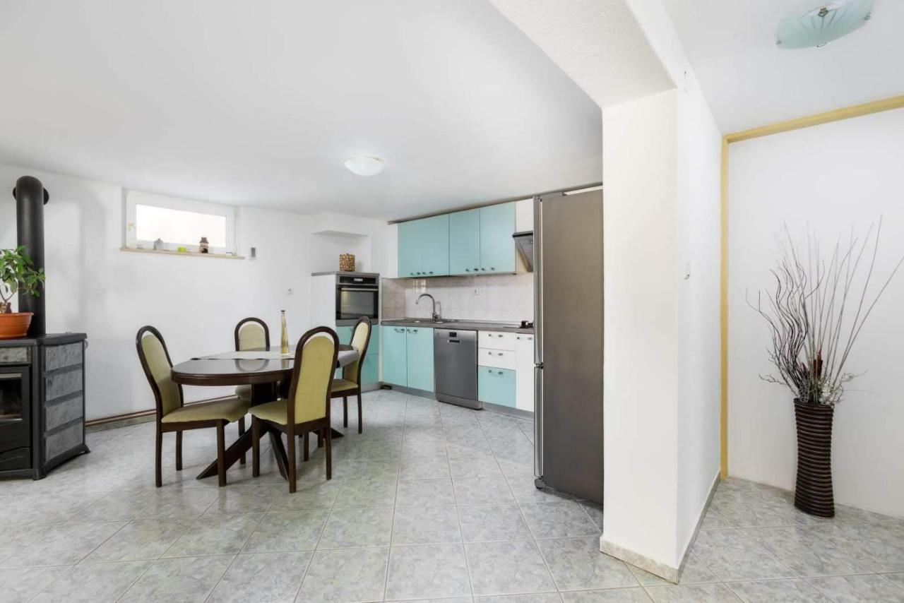Apartmani Vinko Tribunj-Sovlje Tribalj Esterno foto