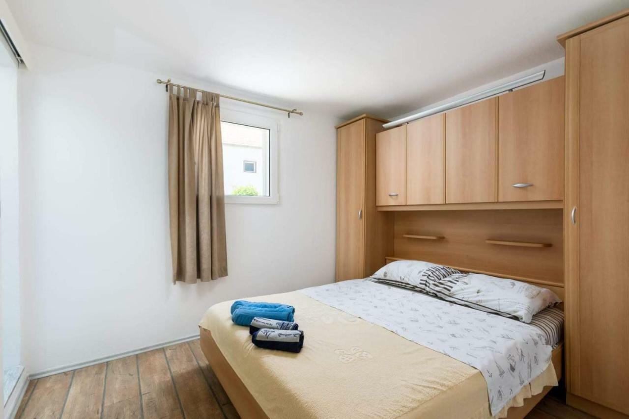 Apartmani Vinko Tribunj-Sovlje Tribalj Esterno foto