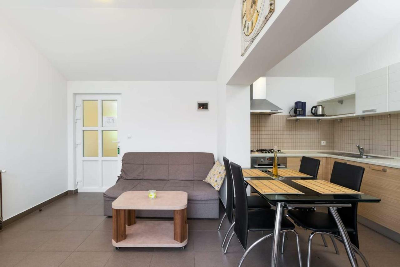 Apartmani Vinko Tribunj-Sovlje Tribalj Esterno foto